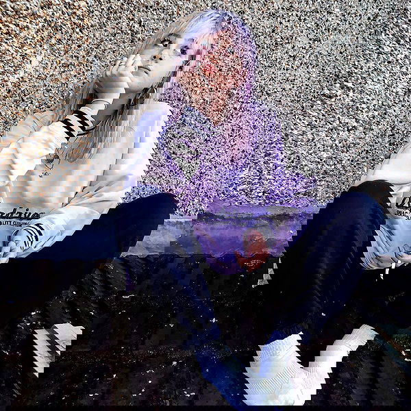 _femalien image ~ Altpins