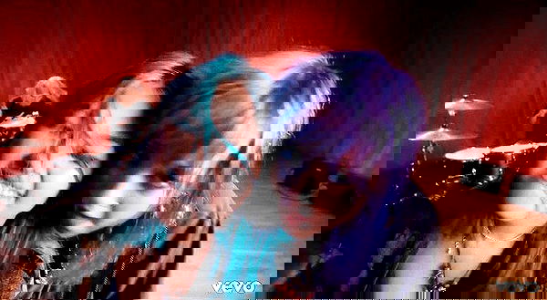 _femalien image ~ Altpins