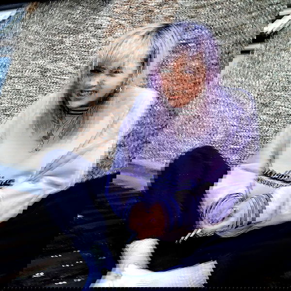 _femalien image ~ Altpins