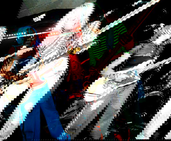 _femalien image ~ Altpins