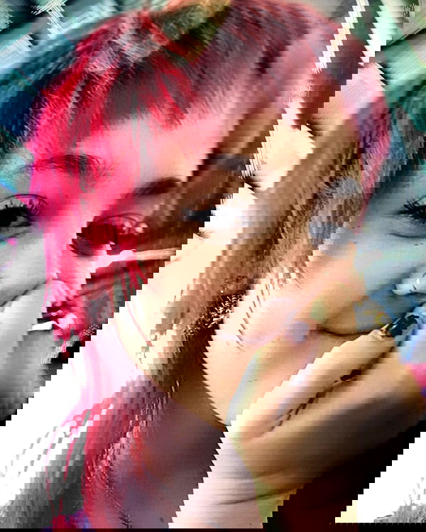 _femalien image ~ Altpins