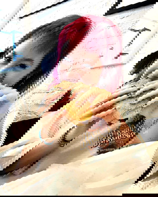 _femalien image ~ Altpins