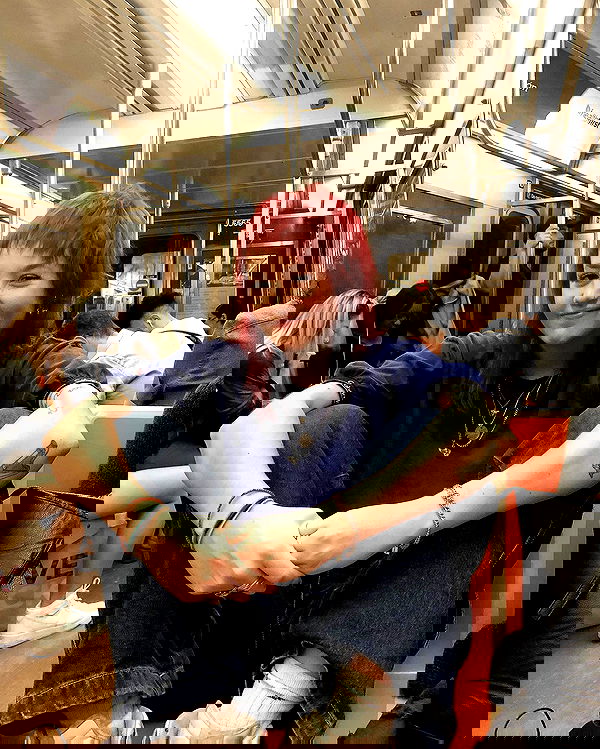 _femalien image ~ Altpins