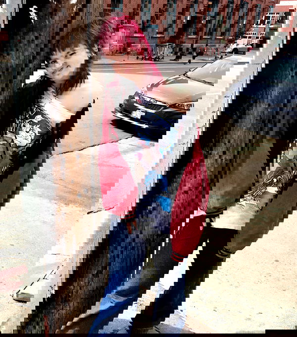 _femalien image ~ Altpins