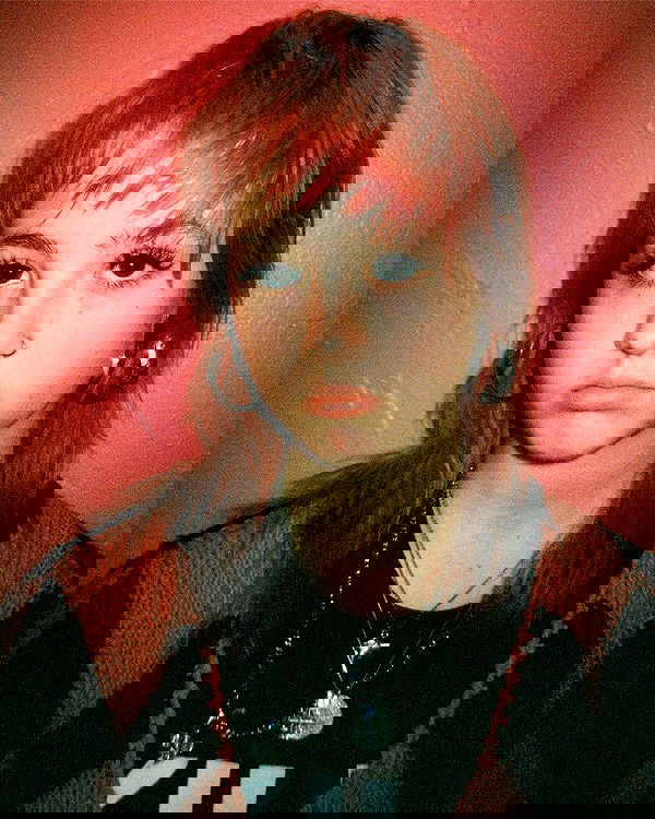 _femalien image ~ Altpins