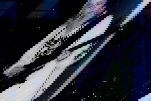 _femalien image ~ Altpins