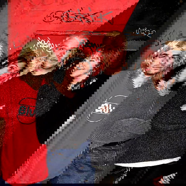 _femalien image ~ Altpins