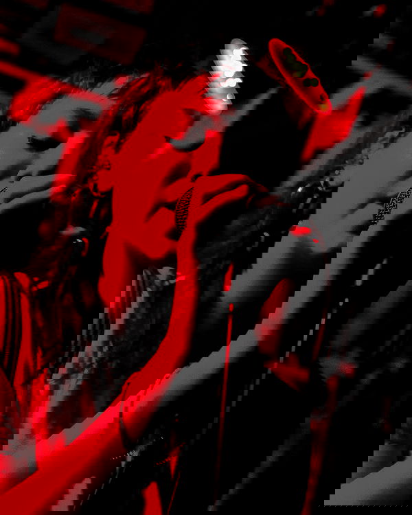 _femalien image ~ Altpins