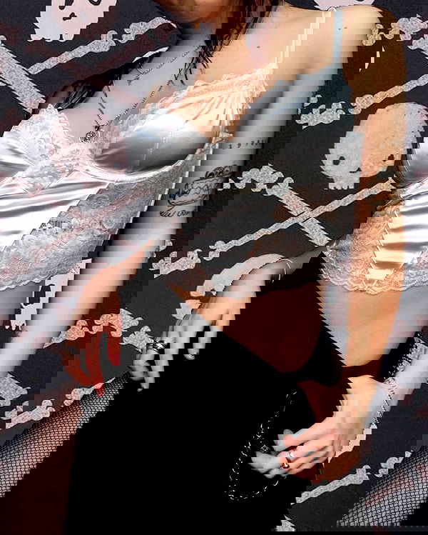 _femalien image ~ Altpins