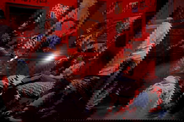 _femalien image ~ Altpins