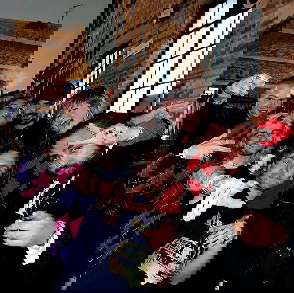 _femalien image ~ Altpins