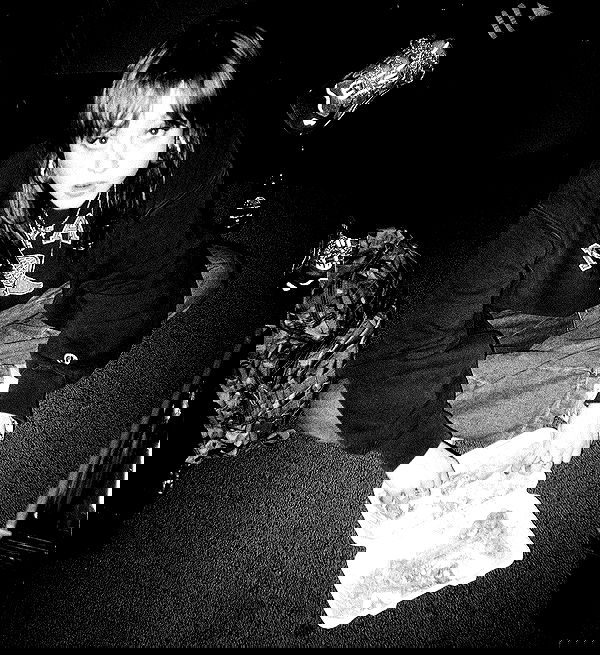 _femalien image ~ Altpins