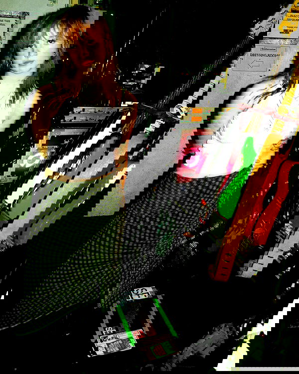 _femalien image ~ Altpins