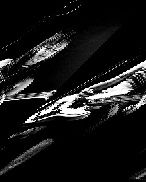 _femalien image ~ Altpins