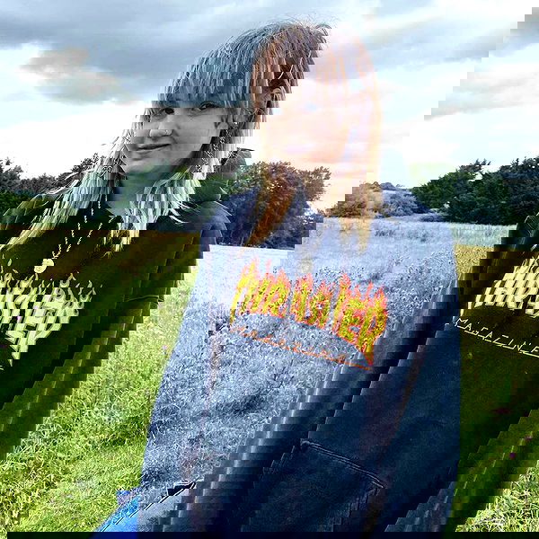 _femalien image ~ Altpins