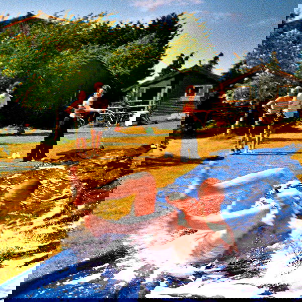 _femalien image ~ Altpins