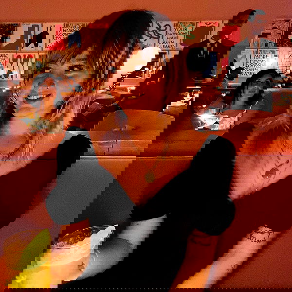 _femalien image ~ Altpins