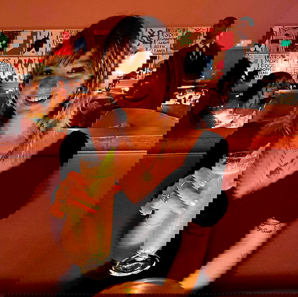 _femalien image ~ Altpins