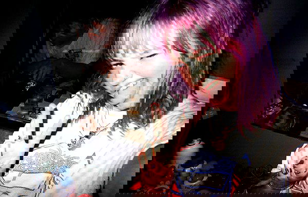 _femalien image ~ Altpins