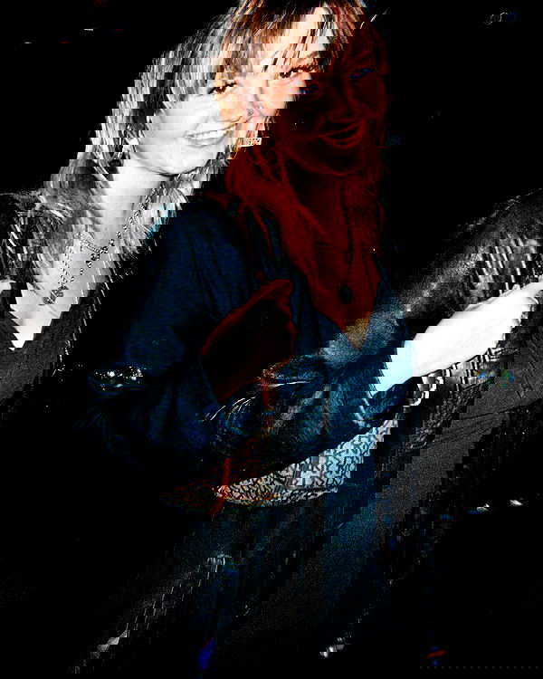 _femalien image ~ Altpins