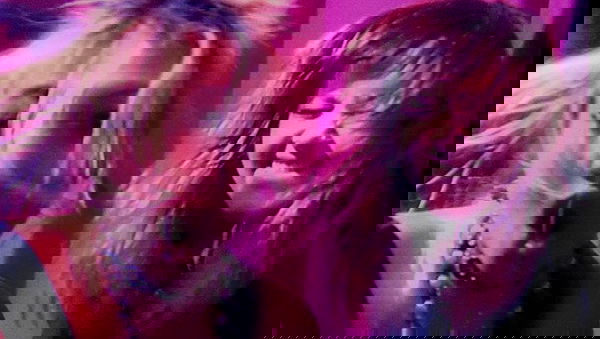 _femalien image ~ Altpins