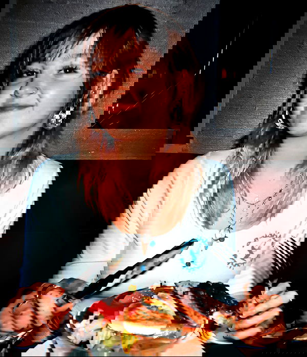 _femalien image ~ Altpins