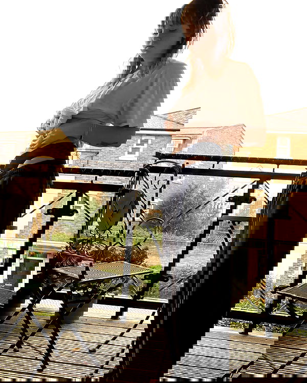 _femalien image ~ Altpins