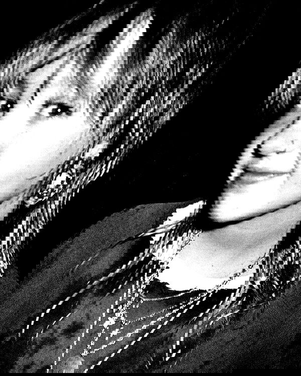 _femalien image ~ Altpins