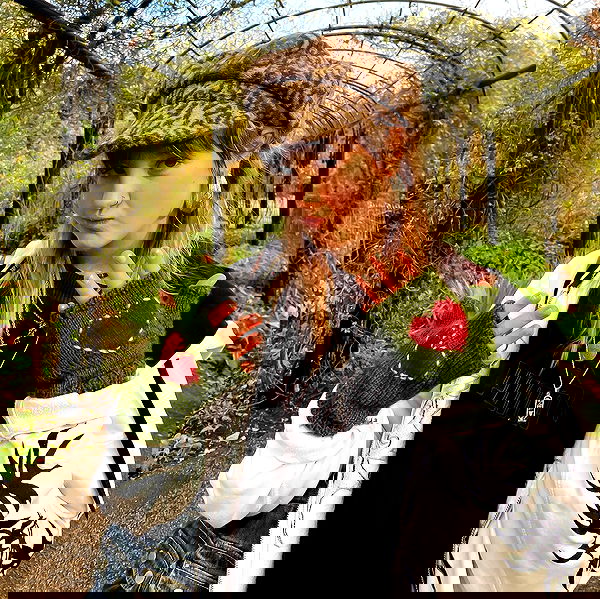 _femalien image ~ Altpins