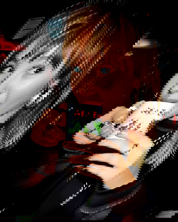 _femalien image ~ Altpins