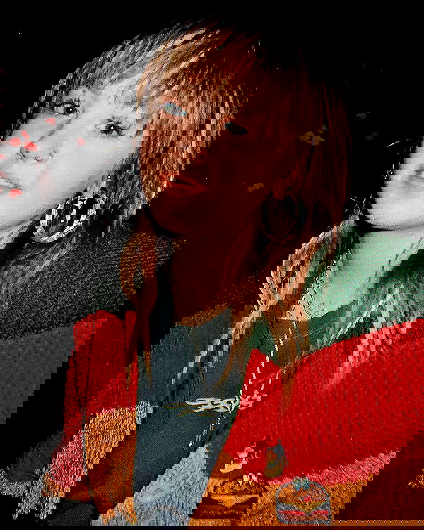 _femalien image ~ Altpins