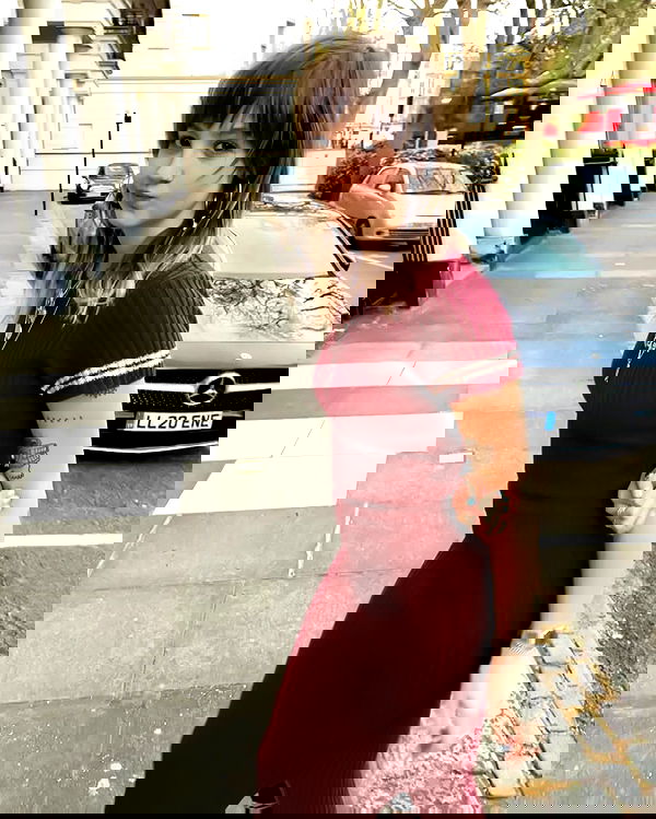 _femalien image ~ Altpins