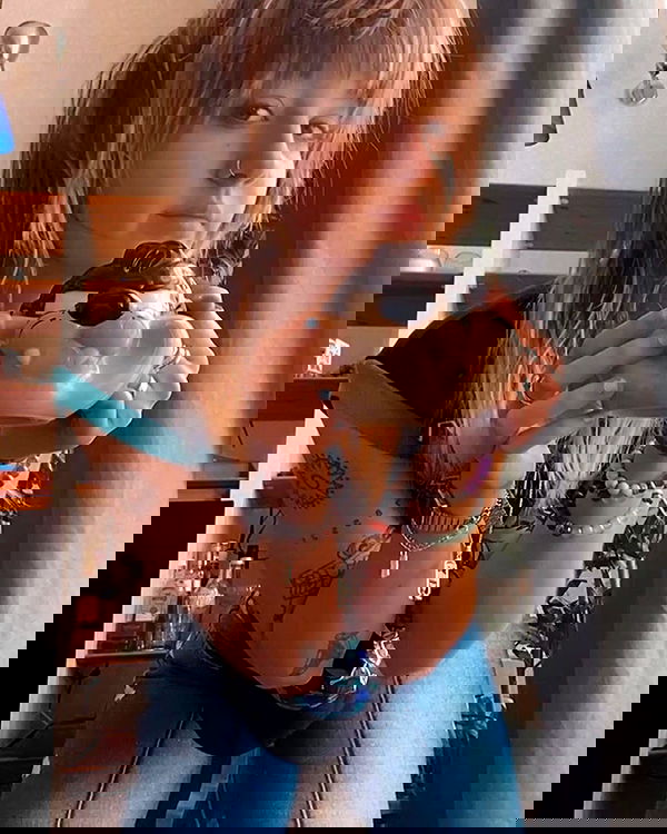 _femalien image ~ Altpins