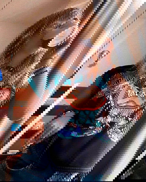 _femalien image ~ Altpins