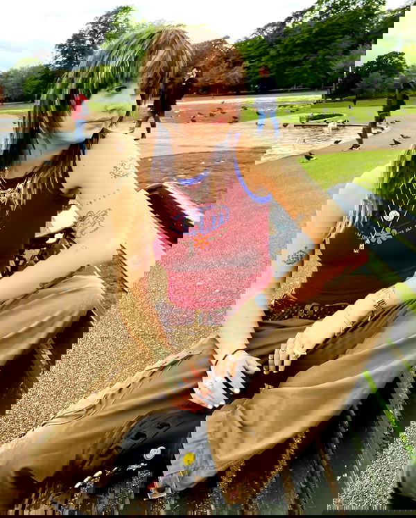 _femalien image ~ Altpins