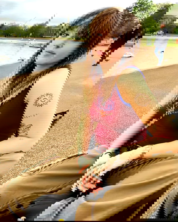 _femalien image ~ Altpins