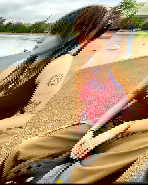 _femalien image ~ Altpins