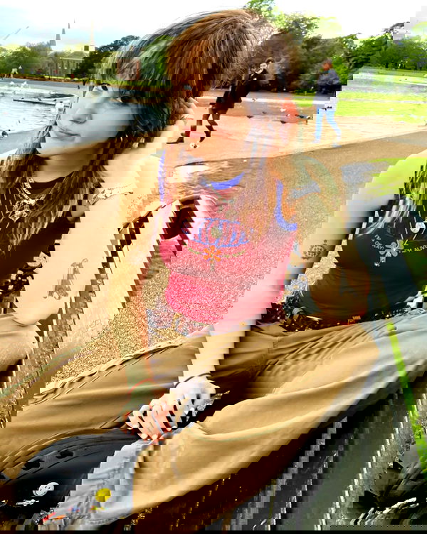 _femalien image ~ Altpins