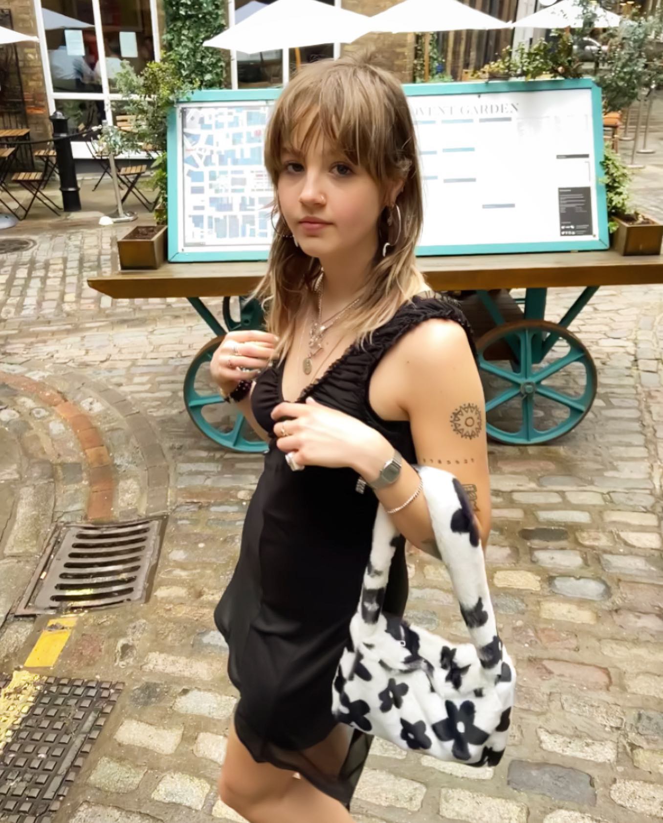 _femalien instagram image archive image