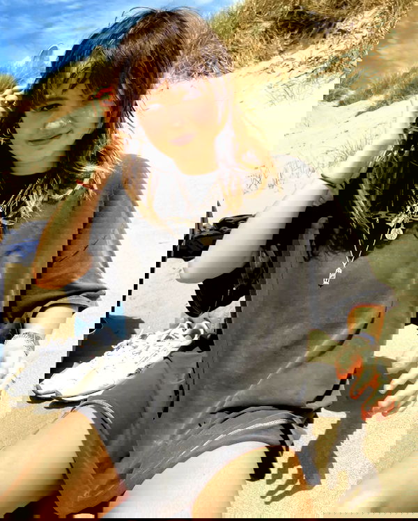 _femalien image ~ Altpins