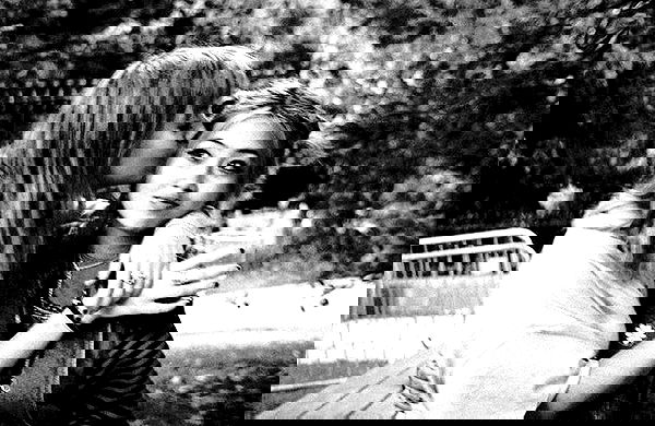 _femalien image ~ Altpins