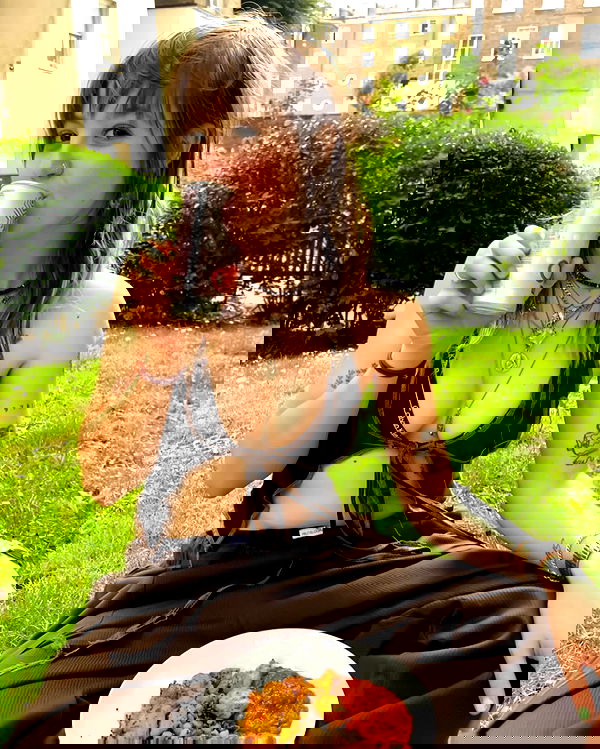 _femalien image ~ Altpins