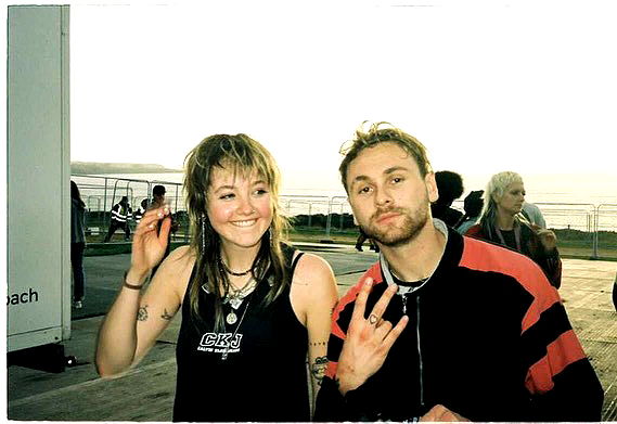 _femalien image ~ Altpins