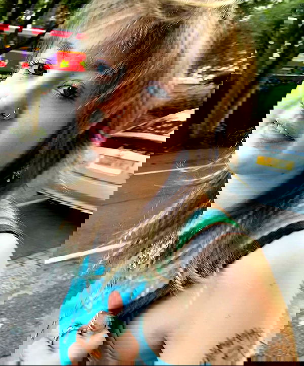 _femalien image ~ Altpins