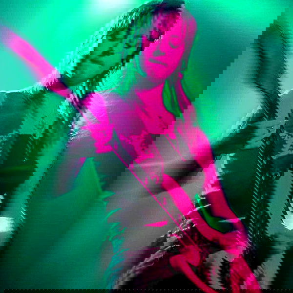 _femalien image ~ Altpins