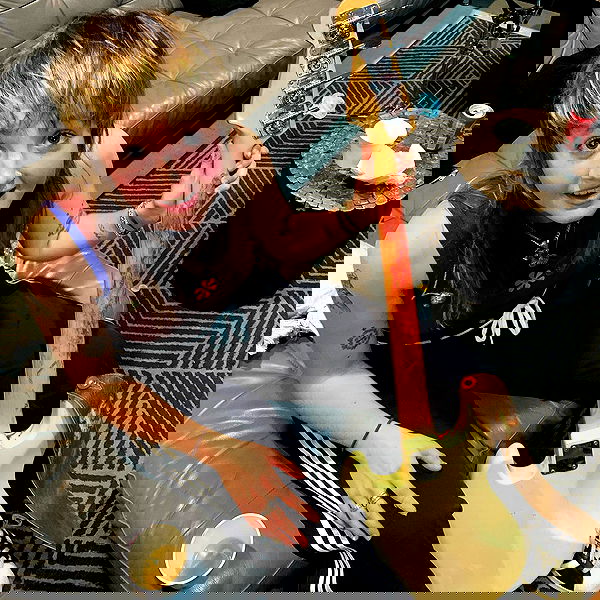 _femalien image ~ Altpins