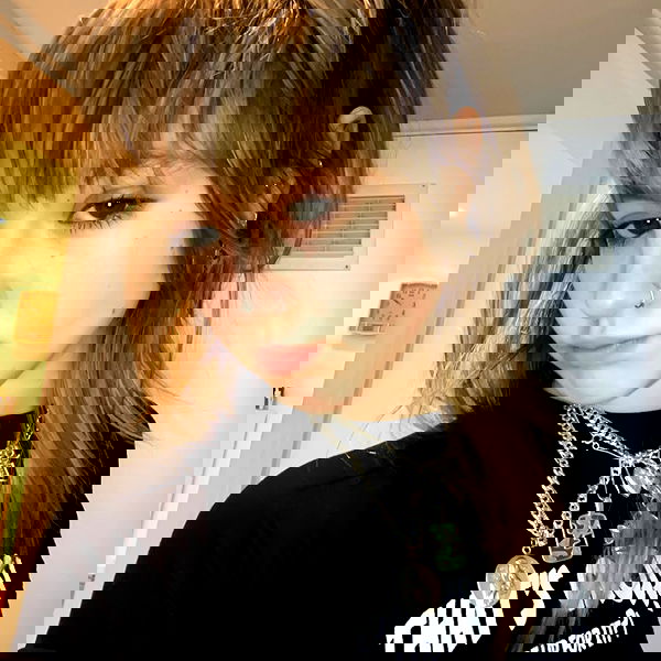 _femalien image ~ Altpins