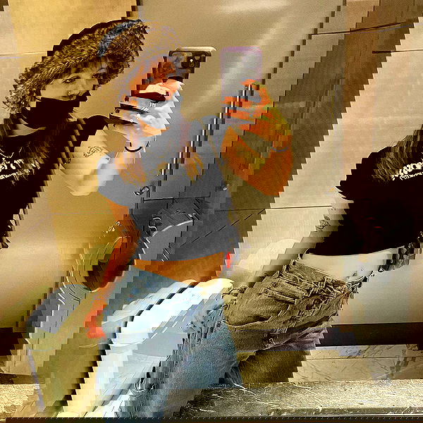 _femalien image ~ Altpins