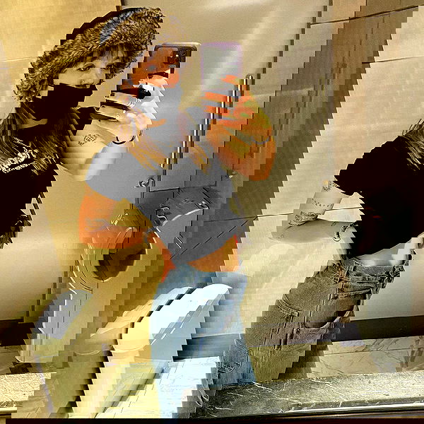 _femalien image ~ Altpins