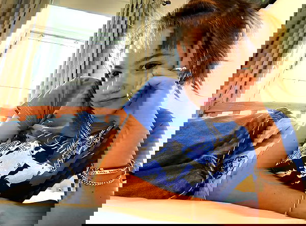 _femalien image ~ Altpins